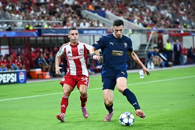Olympiacos FC v Pafos FC - UEFA Champions League 2025 26 League Phase MD1 Daniel Podence of Olympiacos competes with Kostas Pileas of Paphos FC during the UEFA Champions League, League Phase, Matchday 1 game between Olympiacos and Paphos FC at Georgios Karaiskakis Stadium in Piraeus, Greece, on September 17, 2025. Piraeus Greece  Copyright: xStefanosxKyriazisx originalFilename:kyriazis-olympiac250917_np8OK.jpg