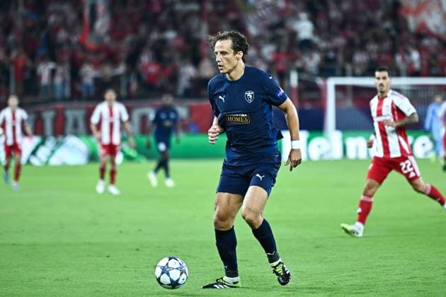 Olympiacos FC v Pafos FC - UEFA Champions League 2025 26 League Phase MD1 David Luiz of Paphos FC is in action during the UEFA Champions League, League Phase, Matchday 1 game between Olympiacos and Paphos FC at Georgios Karaiskakis Stadium in Piraeus, Greece, on September 17, 2025. Piraeus Greece  Copyright: xStefanosxKyriazisx originalFilename:kyriazis-olympiac250917_np2na.jpg