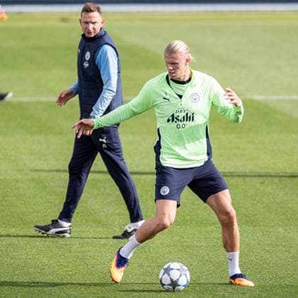Manchester City Training Session And press conference, PK, Pressekonferenz - UEFA Champions League 2025 26 League Phase MD1 Erling Haaland 9 of Manchester City F.C. participates in the Manchester City training session before their UCL match against Napoli at the Joie Stadium in Manchester, England, on September 17, 2025. Manchester Manchester United, ManU Kingdom  Copyright: xMIxNewsx originalFilename:fletcher-manchest250917_np61A.jpg