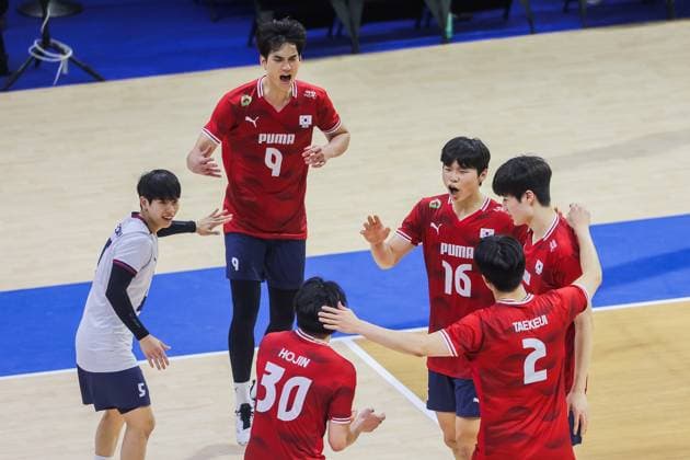 (250918) -- QUEZON CITY, Sept. 18, 2025 -- Players of South Korea celebrate after scoring during the pool C match between Finland and South Korea at the FIVB Men s World Championship, WM, Weltmeisterschaft 2025 in Quezon City, the Philippines, on Sept. 18, 2025. ) (SP)THE PHILIPPINES-QUEZON CITY-VOLLEYBALL-FIVB MEN S WORLD CHAMPIONSHIP 2025-FIN VS KOR RouellexUmali 