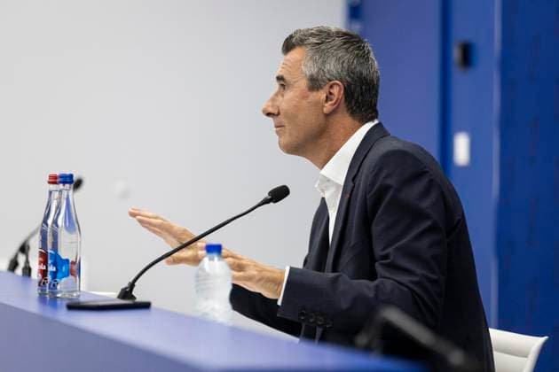NEWS: Le president du Racing Marc Keller a reagi en confÃ rence de presse aux banderoles dÃ ployees dimanche a la Meinau. Strasbourg 18 09 2025 Le president du Racing Marc Keller a reagi en conference de presse aux banderoles dÃ ployÃ es dimanche a la Meinau.  Copyright: xelyxandroxcegarrax