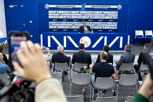 NEWS: Le president du Racing Marc Keller a reagi en confÃ rence de presse aux banderoles dÃ ployees dimanche a la Meinau. Strasbourg 18 09 2025 Le president du Racing Marc Keller a reagi en conference de presse aux banderoles dÃ ployÃ es dimanche a la Meinau.  Copyright: xelyxandroxcegarrax