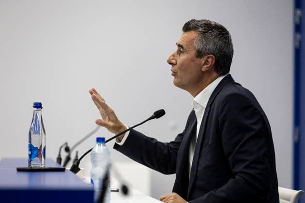 NEWS: Le president du Racing Marc Keller a reagi en confÃ rence de presse aux banderoles dÃ ployees dimanche a la Meinau. Strasbourg 18 09 2025 Le president du Racing Marc Keller a reagi en conference de presse aux banderoles dÃ ployÃ es dimanche a la Meinau.  Copyright: xelyxandroxcegarrax