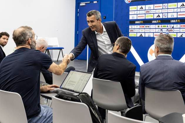 NEWS: Le president du Racing Marc Keller a reagi en confÃ rence de presse aux banderoles dÃ ployees dimanche a la Meinau. Strasbourg 18 09 2025 Le president du Racing Marc Keller a reagi en conference de presse aux banderoles dÃ ployÃ es dimanche a la Meinau.  Copyright: xelyxandroxcegarrax