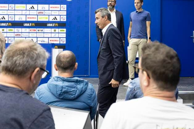 NEWS: Le president du Racing Marc Keller a reagi en confÃ rence de presse aux banderoles dÃ ployees dimanche a la Meinau. Strasbourg 18 09 2025 Le president du Racing Marc Keller a reagi en conference de presse aux banderoles dÃ ployÃ es dimanche a la Meinau.  Copyright: xelyxandroxcegarrax