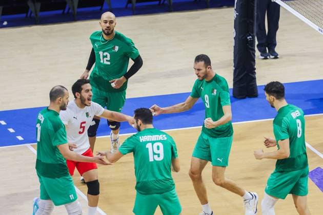 (250918) -- QUEZON CITY, Sept. 18, 2025 -- Players of Algeria celebrate after scoring a point during the pool F match between Belgium and Algeria at the FIVB Men s World Championship, WM, Weltmeisterschaft 2025 in Quezon City, the Philippines, on Sept. 18, 2025. ) (SP)PHILIPPINES-QUEZON CITY-VOLLEYBALL-FIVB MEN S WORLD CHAMPIONSHIP 2025 ROUELLExUMALI 