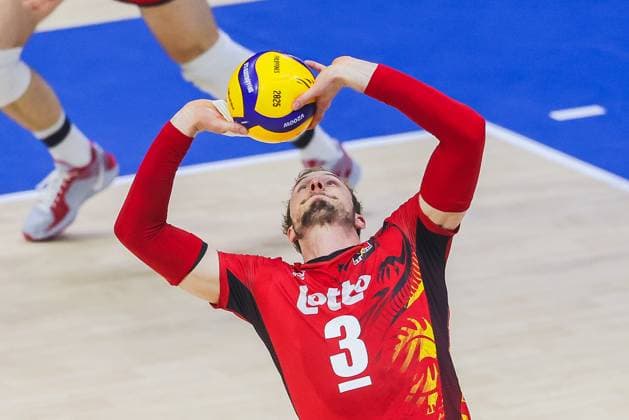 (250918) -- QUEZON CITY, Sept. 18, 2025 -- Sam Deroo of Belgium competes during the pool F match between Belgium and Algeria at the FIVB Men s World Championship, WM, Weltmeisterschaft 2025 in Quezon City, the Philippines, on Sept. 18, 2025. ) (SP)PHILIPPINES-QUEZON CITY-VOLLEYBALL-FIVB MEN S WORLD CHAMPIONSHIP 2025 ROUELLExUMALI 