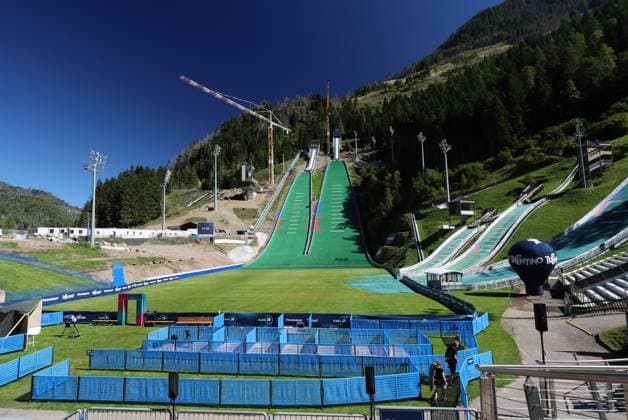 FIS Sommer Grand-Prix, Skispringen, Skijumping, Worldcup, Weltcup, Herren, Predazzo, Val di Fiemme, Trampolino dal Ben Hier der Blick auf die neu gebauten Skisprungschanzen, Olympischanzen in Predazzo, Skispringen, Mattenschanze, hier der Blick auf die HS 109 und HS 143 *** FIS Summer Grand Prix, Ski Jumping, Skijumping, Worldcup, World Cup, Men, Predazzo, Val di Fiemme, Trampolino dal Ben Here the view of the newly built ski jumping hills, Olympic hills in Predazzo, ski jumping, plastic covered hill, here the view of HS 109 and HS 143