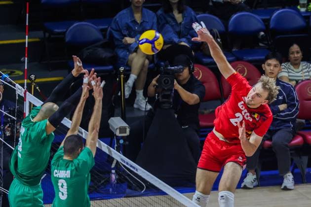 (250918) -- QUEZON CITY, Sept. 18, 2025 -- Ferre Reggers (R) of Belgium competes during the pool F match between Belgium and Algeria at the FIVB Men s World Championship, WM, Weltmeisterschaft 2025 in Quezon City, the Philippines, on Sept. 18, 2025. ) (SP)PHILIPPINES-QUEZON CITY-VOLLEYBALL-FIVB MEN S WORLD CHAMPIONSHIP 2025 ROUELLExUMALI 