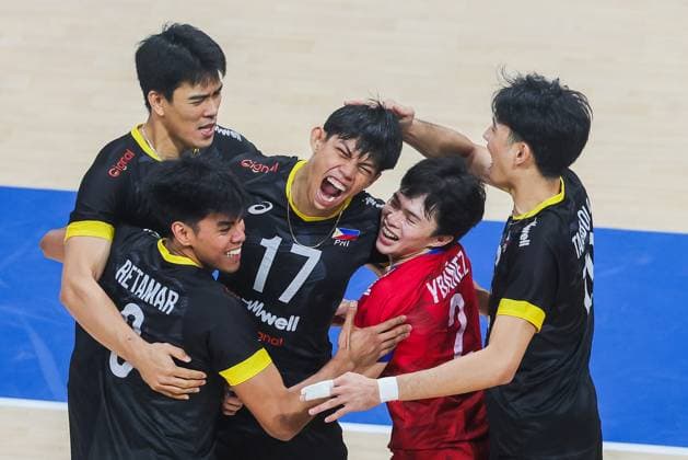(250918) -- PASAY CITY, Sept. 18, 2025 -- Players of the Philippines celebrate during the pool A match between Iran and the Philippines at the FIVB Men s World Championship, WM, Weltmeisterschaft 2025 in Pasay City, the Philippines, on Sept. 18, 2025. ) (SP)THE PHILIPPINES-PASAY CITY-VOLLEYBALL-FIVB MEN S WORLD CHAMPIONSHIP 2025 ROUELLExUMALI 