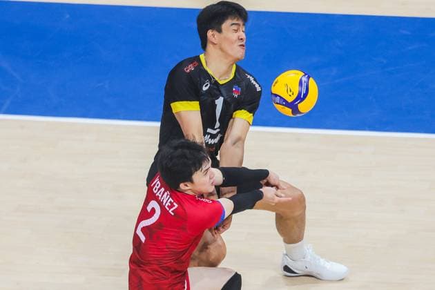 (250918) -- PASAY CITY, Sept. 18, 2025 -- Josh Ybanez (Front) Bryan Bagunas of the Philippines compete during the pool A match between Iran and the Philippines at the FIVB Men s World Championship, WM, Weltmeisterschaft 2025 in Pasay City, the Philippines, on Sept. 18, 2025. ) (SP)THE PHILIPPINES-PASAY CITY-VOLLEYBALL-FIVB MEN S WORLD CHAMPIONSHIP 2025 ROUELLExUMALI 