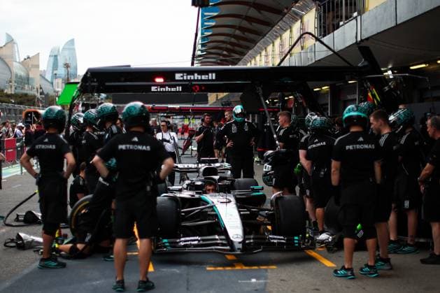 F1 - AZERBAIJAN GRAND PRIX 2025 Mercedes AMG F1 Team pit stop practice during the 2025 Formula 1 Qatar Airways Azerbaijan Grand Prix, 17th round of the 2025 FIA Formula One World Championship, WM, Weltmeisterschaft from September 19 to 21, 2025 on the Baku City Circuit, in Baku, Azerbaijan - BakuAzerbaijan  Copyright: xEricxAlonsox