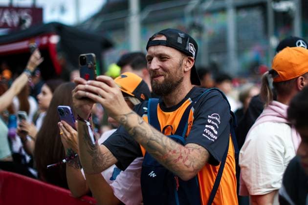 F1 - AZERBAIJAN GRAND PRIX 2025 McLaren F1 Team fan during the 2025 Formula 1 Qatar Airways Azerbaijan Grand Prix, 17th round of the 2025 FIA Formula One World Championship, WM, Weltmeisterschaft from September 19 to 21, 2025 on the Baku City Circuit, in Baku, Azerbaijan - BakuAzerbaijan  Copyright: xEricxAlonsox