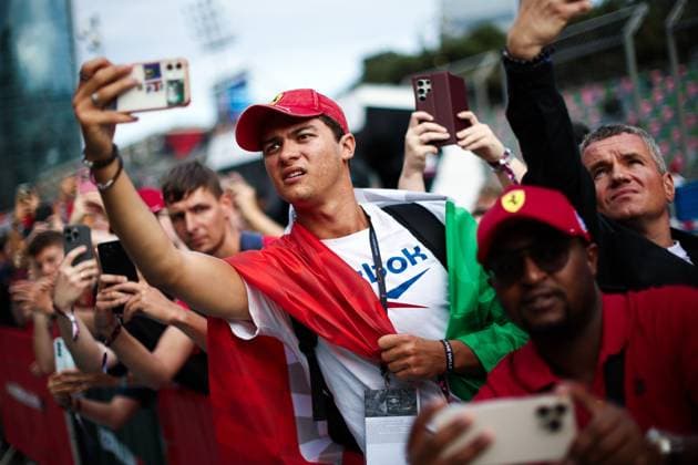 F1 - AZERBAIJAN GRAND PRIX 2025 Scuderia Ferrari fans during the 2025 Formula 1 Qatar Airways Azerbaijan Grand Prix, 17th round of the 2025 FIA Formula One World Championship, WM, Weltmeisterschaft from September 19 to 21, 2025 on the Baku City Circuit, in Baku, Azerbaijan - BakuAzerbaijan  Copyright: xEricxAlonsox