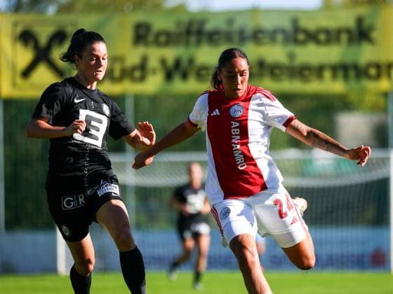 WOMEN SOCCER - EC, Sturm vs Ajax BAD SCHWANBERG,AUSTRIA,18.SEP.25 - WOMEN SOCCER - UEFA Women s Europa Cup, SK Sturm Graz vs Ajax Amsterdam, qualification. Image shows Zala Kustrin (Sturm) and Daliyah de Klonia (Ajax).  GEPAxpictures xJamesxDoak