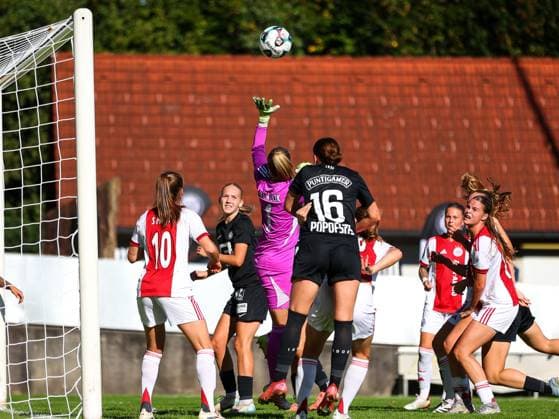 WOMEN SOCCER - EC, Sturm vs Ajax BAD SCHWANBERG,AUSTRIA,18.SEP.25 - WOMEN SOCCER - UEFA Women s Europa Cup, SK Sturm Graz vs Ajax Amsterdam, qualification. Image shows Regina van Eijk (Ajax) and Linda Popofsits (Sturm).  GEPAxpictures xJamesxDoak