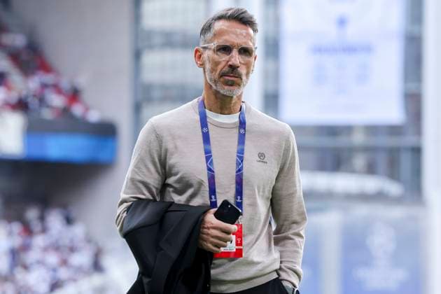 Direktor Lizenz Thomas Eichin (Bayer 04 Leverkusen) schaut, UEFA Champions League 2025 26 League Phase MD1, F.C. Copenhagen v Bayer 04 Leverkusen, Parken Stadium am 18. September 2025 in Kopenhagen, Dänemark. (Foto von Marco Steinbrenner DeFodi Images) Direktor Lizenz Thomas Eichin (Bayer 04 Leverkusen) looks on, UEFA Champions League 2025 26 League Phase MD1, F.C. Copenhagen v Bayer 04 Leverkusen, Parken Stadium, September 18, 2025 in Copenhagen, Denmark. (Photo by Marco Steinbrenner DeFodi Images) Director License Thomas Eichin Bayer 04 Leverkusen looks on, UEFA Champions League 2025 26 League Phase MD1, F C Copenhagen v Bayer 04 Leverkusen, Parken Stadium on September 18, 2025 in Copenhagen, Denmark Photo by Marco Steinbrenner DeFodi Images Director License Thomas Eichin Bayer 04 Leverkusen looks on, UEFA Champions League 2025 26 League Phase MD1, F C Copenhagen v Bayer 04 Leverkusen, Parken Stadium, September 18, 2025 in Copenhagen, Denmark Photo by Marco Steinbrenner DeFodi Images