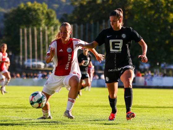 WOMEN SOCCER - EC, Sturm vs Ajax BAD SCHWANBERG,AUSTRIA,18.SEP.25 - WOMEN SOCCER - UEFA Women s Europa Cup, SK Sturm Graz vs Ajax Amsterdam, qualification. Image shows Danique Tolhoek (Ajax) and Laura Riesenbeck (Sturm).  GEPAxpictures xJamesxDoak