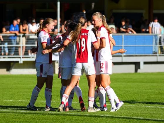 WOMEN SOCCER - EC, Sturm vs Ajax BAD SCHWANBERG,AUSTRIA,18.SEP.25 - WOMEN SOCCER - UEFA Women s Europa Cup, SK Sturm Graz vs Ajax Amsterdam, qualification. Image shows the rejoicing of the team Ajax Amsterdam.  GEPAxpictures xJamesxDoak