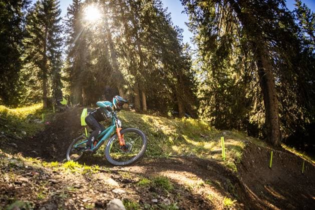 Whoop UCI Mountainbikeworldcup Downhill Lenzerheide VERGIER Loris COMMENCAL MUC OFF BY RIDING ADDICTIONat Whoop UCI Mountainbikeworldcup Downhill Lenzerheide, 18 09 2025,in Lenzerheide,SUI Foto Sebastian Sternemannat Whoop UCI Mountainbikeworldcup Downhill Lenzerheide, 18 09 2025,in Lenzerheide,SUI Foto Sebastian Sternemann