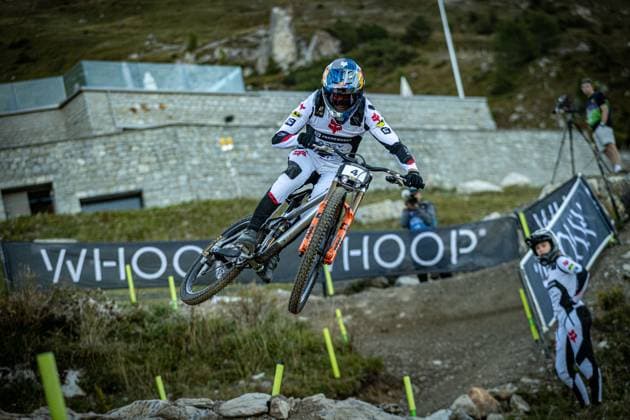 Whoop UCI Mountainbikeworldcup Downhill Lenzerheide PIERRON Amaury COMMENCAL MUC OFF BY RIDING ADDICTIONat Whoop UCI Mountainbikeworldcup Downhill Lenzerheide, 18 09 2025,in Lenzerheide,SUI Foto Sebastian Sternemannat Whoop UCI Mountainbikeworldcup Downhill Lenzerheide, 18 09 2025,in Lenzerheide,SUI Foto Sebastian Sternemann