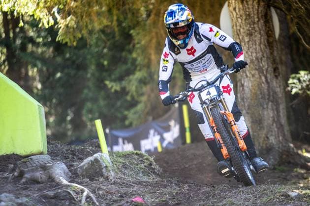 Whoop UCI Mountainbikeworldcup Downhill Lenzerheide PIERRON Amaury COMMENCAL MUC OFF BY RIDING ADDICTIONat Whoop UCI Mountainbikeworldcup Downhill Lenzerheide, 18 09 2025,in Lenzerheide,SUI Foto Sebastian Sternemannat Whoop UCI Mountainbikeworldcup Downhill Lenzerheide, 18 09 2025,in Lenzerheide,SUI Foto Sebastian Sternemann