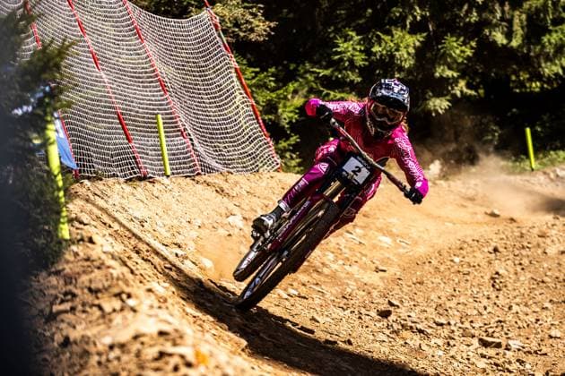 Whoop UCI Mountainbikeworldcup Downhill Lenzerheide BAUMANN Lisa COMMENCAL SCHWALBE BY LES ORRESat Whoop UCI Mountainbikeworldcup Downhill Lenzerheide, 18 09 2025,in Lenzerheide,SUI Photo Sebastian Sternemannat Whoop UCI Mountainbikeworldcup Downhill Lenzerheide, 18 09 2025,in Lenzerheide,SUI Photo Sebastian Sternemann