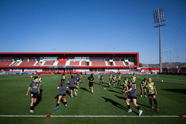 250918 Players of Häcken ahead of the second leg UEFA Women™s Champions League third qualifying round football match between Atletico Madrid and Häcken on September 18, 2025 in Madrid Photo Carl Sandin BILDBYRAN kod CS CS0773 fotboll football soccer fotball uefa womens champions league atletico madrid häcken dam bbeng  Copyright: CARLxSANDIN BB250918CS031