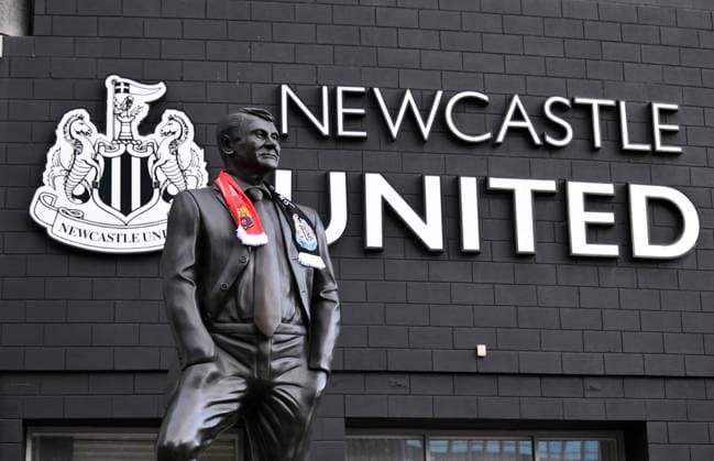 Sir Bobby Robson statue draped in a Newcastle United and Barcelona scarf Newcastle United v Barcelona, UEFA Champions League, Group Stage, Football, St James Park, Newcastle, UK - 18 Sep 2025Newcastle St James Park United Kingdom EDITORIAL USE ONLY No use with unauthorised audio, video, data, fixture lists, club league logos or live services. Online in-match use limited to 120 images, no video emulation. No use in betting, games or single club league player publications.  Copyright: xRichardxLee Shutterstockx 15486944i
