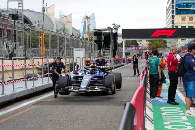 Formula 1 Qatar Airways Azerbaijan Grand Prix 2025 Romain MATHON OVERTAKE MAXPPP - Baku 18 09 2025 Williams mecanics for the FIA weight control on thursday at the Formula 1 Qatar Airways Azerbaijan Grand Prix 2025, the 17th round of the 2025 FIA Formula 1 World Championship, WM, Weltmeisterschaft at the Baku City Circuit in Baku, Azerbaijan, from 18 to 21 September 2025 Baku Baku City Circuit Azerbaijan  Copyright: xOVERTAKE MAXPPPxRomainxMATHONx OVT202509185202 OVT202509185202