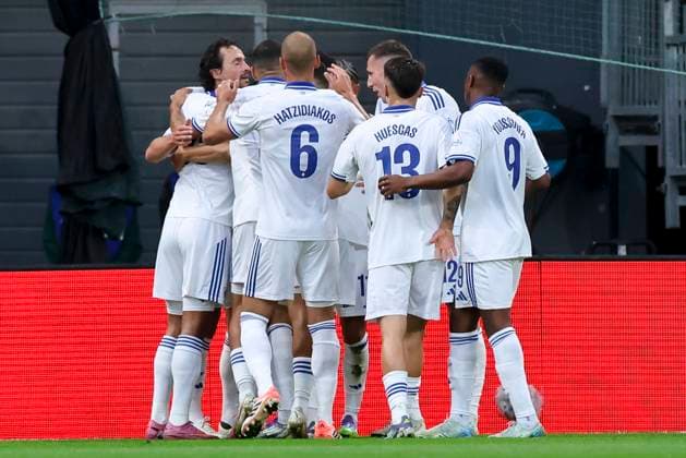 Jordan Larsson (FC Copenhagen) bejubelt seinen Treffer mit den Teamkollegen, UEFA Champions League 2025 26 League Phase MD1, F.C. Copenhagen v Bayer 04 Leverkusen, Parken Stadium am 18. September 2025 in Kopenhagen, Dänemark. (Foto von Marco Steinbrenner DeFodi Images) Jordan Larsson (FC Copenhagen) celebrates his goal with teammates, UEFA Champions League 2025 26 League Phase MD1, F.C. Copenhagen v Bayer 04 Leverkusen, Parken Stadium, September 18, 2025 in Copenhagen, Denmark. (Photo by Marco Steinbrenner DeFodi Images) Jordan Larsson FC Copenhagen celebrates his goal with teammates, UEFA Champions League 2025 26 League Phase MD1, F C Copenhagen v Bayer 04 Leverkusen, Parken Stadium, September 18, 2025 in Copenhagen, Denmark Photo by Marco Steinbrenner DeFodi Images Jordan Larsson FC Copenhagen celebrates his goal with teammates, UEFA Champions League 2025 26 League Phase MD1, F C Copenhagen v Bayer 04 Leverkusen, Parken Stadium, September 18, 2025 in Copenhagen, Denmark Photo by Marco Steinbrenner DeFodi Images