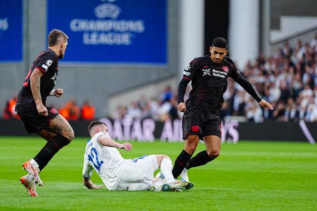 Lukas Lerager FC Copenhagen, 12 , Equi Fernandez Bayer 04 Leverkusen, 06 DEN, FC Copenhagen vs Bayer 04 Leverkusen, Football, UEFA Champions League, Matchday 1, 2025 2026 season, 18 09 2025 DEN, FC Copenhagen vs Bayer 04 Leverkusen, Football, UEFA Champions League, Matchday 1, 2025 2026 season, 18 09 2025 Copenhagen Copyright: xEibner-Pressefoto MarcelxvonxFehrnx EP_MFN