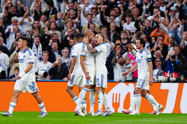 FC Copenhagen celebrating after scoring 1 0 Jordan Larsson FC Copenhagen, 11 DEN, FC Copenhagen vs Bayer 04 Leverkusen, Football, UEFA Champions League, Matchday 1, 2025 2026 season, 18 09 2025 DEN, FC Copenhagen vs Bayer 04 Leverkusen, Football, UEFA Champions League, Matchday 1, 2025 2026 season, 18 09 2025 Copenhagen Copyright: xEibner-Pressefoto MarcelxvonxFehrnx EP_MFN