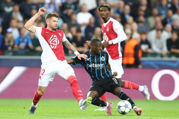Monaco s Caio Henrique and Club s Carlos Forbs fight for the ball during a soccer game between Belgian Club Brugge KV and French AS Monaco, in Brugge on Thursday 18 September 2025, on the opening day of the League phase of the UEFA Champions League tournament. BRUNOxFAHY  x134637166x