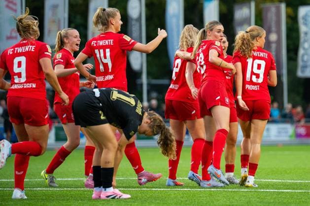 ENSCHEDE , 18-09-2025 , Sportpark Schreurserve , season 2025 2026 , UEFA Womens Champions Leaque , match between Twente and GKS Katowice (women) , picture shows FC Twente player Jill Roord scores 1-0 Twente - GKS Katowice (women)  x31076191x Copyright: