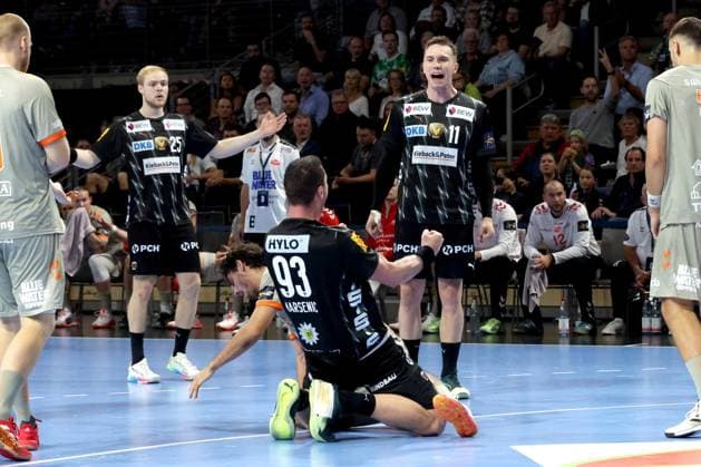 DEU, EHF Champions League, Fuechse Berlin vs Aalborg, 18 09 2025, Max Schmeling Halle, Berlin, DEU, EHF Champions League, Fuechse Berlin vs Aalborg, in the picture Mijajlo Marsenic Fuechse Berlin 93 , Lasse Andersson Fuechse Berlin 11 , Matthes Langhoff Fuechse Berlin 25 nordphotoxGmbHx xEngler nph00076