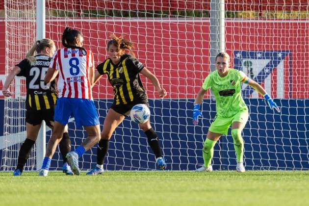 250918 Goalkeeper Jennifer Falk of Häcken during the second leg UEFA Women™s Champions League third qualifying round football match between Atletico Madrid and Häcken on September 18, 2025 in Madrid Photo Carl Sandin BILDBYRAN kod CS CS0773 fotboll football soccer fotball uefa womens champions league atletico madrid häcken dam bbeng  Copyright: CARLxSANDIN BB250918CS049