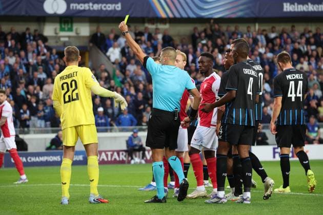 FOOTBALL : Club Brugge vs Monaco - UEFA Ligue des Champions - 18 09 2025 Carton jaune pour Simon MIGNOLET (Club Brugge) lors du match Club Brugge vs Monaco, UEFA Ligue des Champions phase de Ligue J1, Jan Breydelstation Bruges, le 18 septembre 2025 - photo Laurent Sanson PsnewZ  Copyright: xLaurentxSANSONx xPsnewZx
