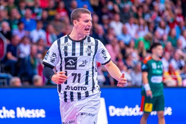 Elias Ellefsen a Skipagotu THW Kiel, Nr 71 v l , TSV Hannover Burgdorf green against THW Kiel white on matchday 3 of the 2025 2026 season in the DAIKIN Handball Bundesliga 18 09 2025, ZAG Arena Hannover, GER , Copyright: xJanxGuentherx xTSVxHannover-Burgdorfx