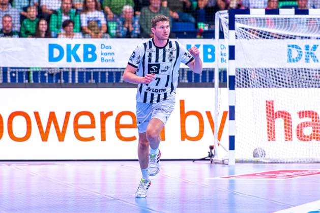 Magnus Landin Jacobsen THW Kiel, No. 7 v l , TSV Hannover Burgdorf green against THW Kiel white on matchday 3 of the 2025 2026 season in the DAIKIN Handball Bundesliga 18 09 2025, ZAG Arena Hannover, GER , Copyright: xJanxGuentherx xTSVxHannover-Burgdorfx