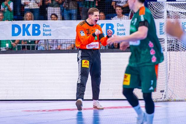 Joel Birlehm TSV Hannover Burgdorf, No. 35 v l , TSV Hannover Burgdorf green against THW Kiel white on matchday 3 of the 2025 2026 season in the DAIKIN Handball Bundesliga 18 09 2025, ZAG Arena Hannover, GER , Copyright: xJanxGuentherx xTSVxHannover-Burgdorfx