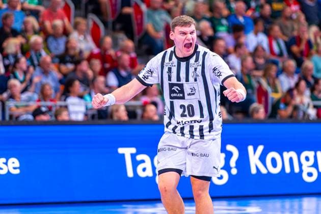 Lukas Laube THW Kiel, No. 20 v l , TSV Hannover Burgdorf green against THW Kiel white on matchday 3 of the 2025 2026 season in the DAIKIN Handball Bundesliga 18 09 2025, ZAG Arena Hannover, GER , Copyright: xJanxGuentherx xTSVxHannover-Burgdorfx