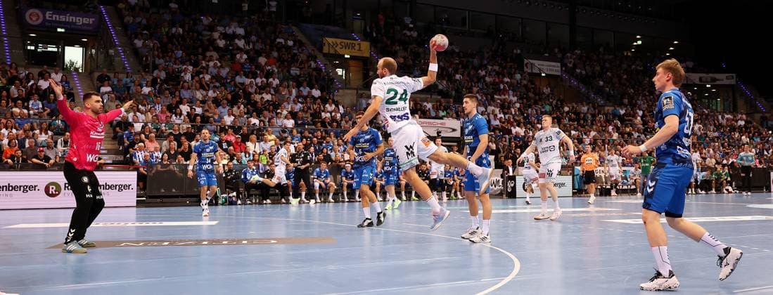 18 09 2025, Germany, Stuttgart, DAIKIN HBL Handball Bundesliga season 2025 2026, TVB Stuttgart vs FRISCH AUF Göppingen, f l Miljan Vujovic TVB , Marcel Schiller FAG