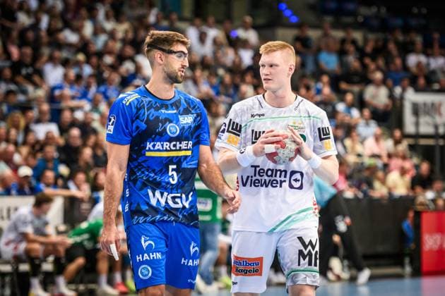 Antonio Serradilla TVB Stuttgart, 05 with Ymir Oern Gislason Frisch Auf Goeppingen, 33 , re GER, TVB 1898 Stuttgart Frisch Auf Goeppingen, DAIKIN HBL, Handball, Bundesliga, 5 Spieltag, Spielzeit 2025 2026, 18 09 2025 GER, TVB 1898 Stuttgart Frisch Auf Goeppingen, DAIKIN HBL, Handball, Bundesliga, 5 Spieltag, Spielzeit 2025 2026, 18 09 2025 Stuttgart Copyright: xSandyxDinkelackerx EP_SDR