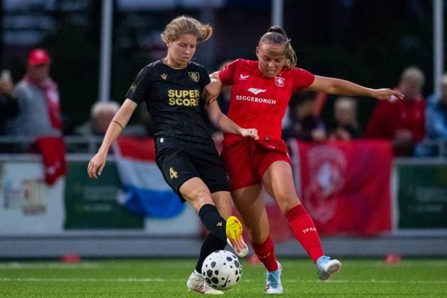 ENSCHEDE , 18-09-2025 , Sportpark Schreurserve , season 2025 2026 , UEFA Womens Champions Leaque , match between Twente and GKS Katowice (women) , picture shows FC Twente player Jaimy Ravensbergen Twente - GKS Katowice (women)  x31076448x Copyright: