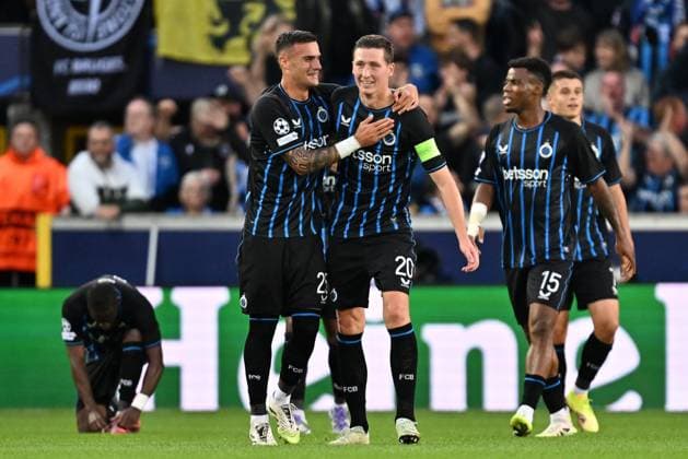250918 Club Brugge vs AS Monaco Hans Vanaken (20) of Club Brugge celebrates with Aleksandar Stankovic (25) of Club Brugge after scoring the 3-0 goal during the Uefa Champions League first matchday in the League phase game in season 2025 - 2026 between Club Brugge KV and AS Monaco on September 18 , 2025 in Brugge, Belgium. (Photo by David Catry Isosport) Brugge Belgium  Copyright: xDavidxCatryx 20250918DC2_1616