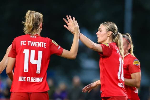 Enschede, Netherlands, September 18th 2025: Jill Roord (10 FC Twente) celebrates after scoring his teams third goal during the UEFA Womens Champions League Third Qualifying Round football game between FC Twente and GKS Katowice at Sportpark Schreurserve in Enschede, Netherlands. (Leiting Gao SPP) Copyright: xLeitingxGaox xSPPx spp-en-LeGaSp-LG202509187772