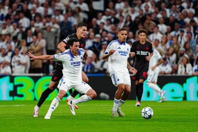 Patrik Schick Bayer 04 Leverkusen, 14 , Thomas Delaney FC Copenhagen, 27 , Gabriel Pereira FC Copenhagen, 05 DEN, FC Copenhagen vs Bayer 04 Leverkusen, Football, UEFA Champions League, Matchday 1, Season 2025 2026, 18 09 2025 DEN, FC Copenhagen vs Bayer 04 Leverkusen, Football, UEFA Champions League, Matchday 1, Season 2025 2026, 18 09 2025 Copenhagen Copyright: xEibner-Pressefoto MarcelxvonxFehrnx EP_MFN