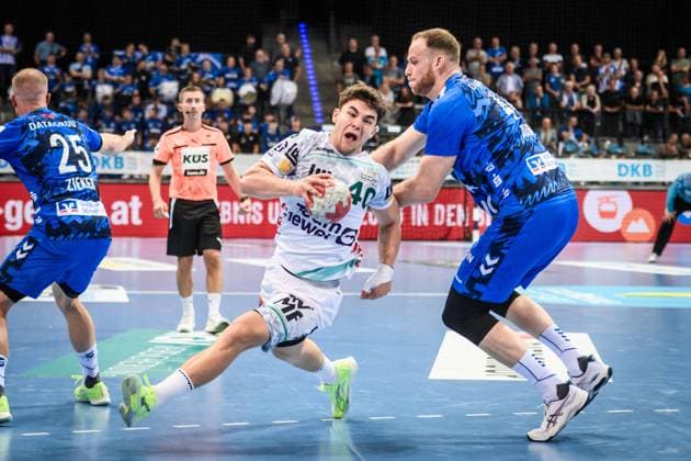 Elias Newel Frisch Auf Goeppingen, 40 vs Lenny Rubin TVB Stuttgart, 44 GER, TVB 1898 Stuttgart Frisch Auf Goeppingen, DAIKIN HBL, Handball, Bundesliga, Matchday 5, Season 2025 2026, 18 09 2025 GER, TVB 1898 Stuttgart Frisch Auf Goeppingen, DAIKIN HBL, Handball, Bundesliga, Matchday 5, Season 2025 2026, 18 09 2025 Stuttgart Copyright: xSandyxDinkelackerx EP_SDR