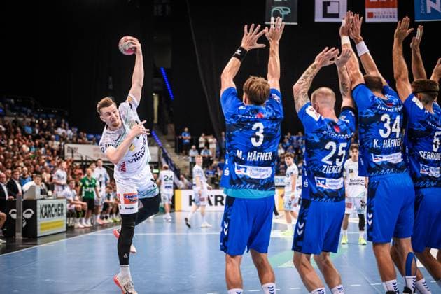 Erik Persson Frisch Auf Goeppingen, 22 against Stuttgart block from Max Haefner TVB Stuttgart, 03 , Patrick Zieker TVB Stuttgart, 25 , Kai Haefner TVB Stuttgart, 34 , Antonio Serradilla TVB Stuttgart, 05 GER, TVB 1898 Stuttgart Frisch Auf Goeppingen, DAIKIN HBL, Handball, Bundesliga, Matchday 5, Season 2025 2026, 18 09 2025 GER, TVB 1898 Stuttgart Frisch Auf Goeppingen, DAIKIN HBL, Handball, Bundesliga, Matchday 5, Season 2025 2026, 18 09 2025 Stuttgart Copyright: xSandyxDinkelackerx EP_SDR
